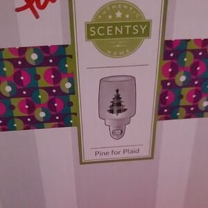 Scentsy Festive Plaid Warmer with Green and Purple Accents